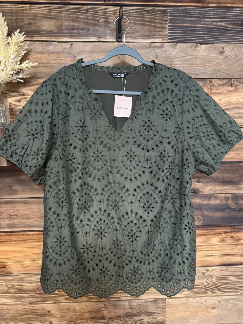 Boohoo Olive Eyelet V-Neck Short Sleeve Top - Picture 2 of 8